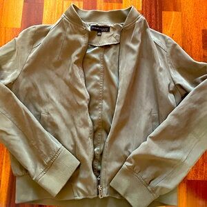 army green bomber jacket 💚